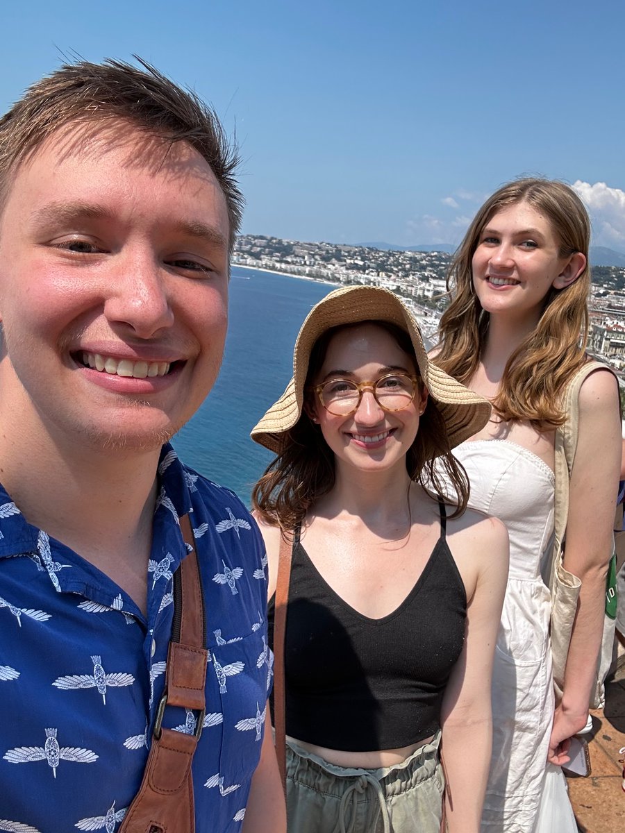 It’s always fun to see a familiar face when traveling!!! Three Mayer lab members met up and had a Nice time square scheming in southern France 🇫🇷⚗️ #jimisrad