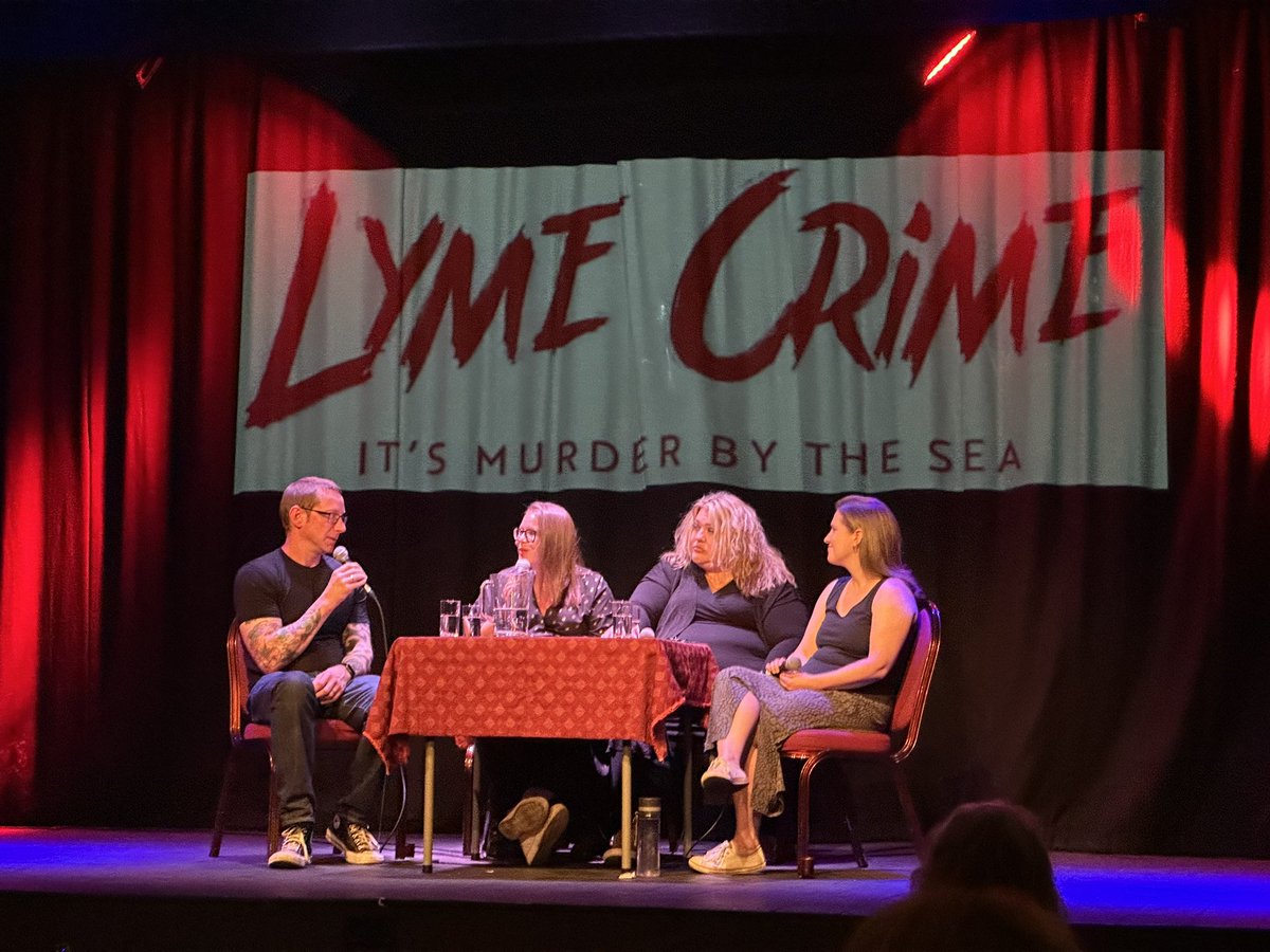 Loving Lyme Crime! Currently on the stage @writer_north @SamHollandBooks @TheVenomousPen with the brilliant @FionaAnnCummins on moderator duties #LymeCrime #CrimeFiction