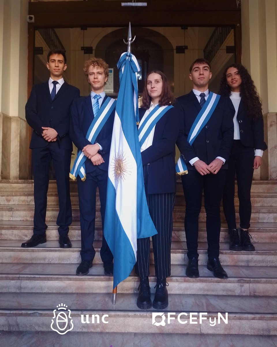 FCEFyN_UNC's tweet photo. ¡Nueva abanderada y escoltas en la FCEFyN! 🇦🇷👏🏽
Felicitamos a las y los estudiantes que representarán nuestros valores y excelencia académica 🙌🏽
💚Desde la #FCEFyN son un gran orgullo por su gran esfuerzo, dedicación y responsabilidad destinado a la formación de profesional. https://t.co/ERY6y4dGdB