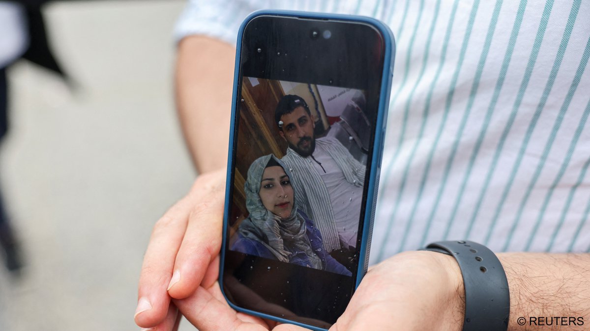 📷 Kassem Abu Zeed took the first flight from Germany to Greece after the deadly shipwreck. 

Hope is slim that his wife survived the capsizing — all 104 rescued people were men. 

The Syrian refugee is hoping to find his brother-in-law among the survivors.