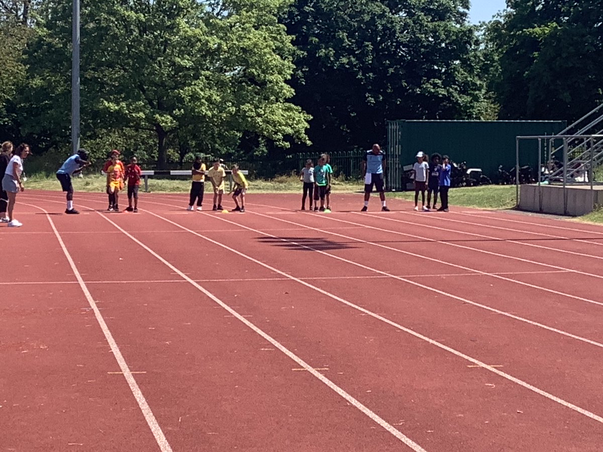Some more great pic from today's amazing sports day with 4T Thanks again @CoachTanyaPE for an amazing day @TFPrimaryN1 @WavePhysical @NewWaveFed