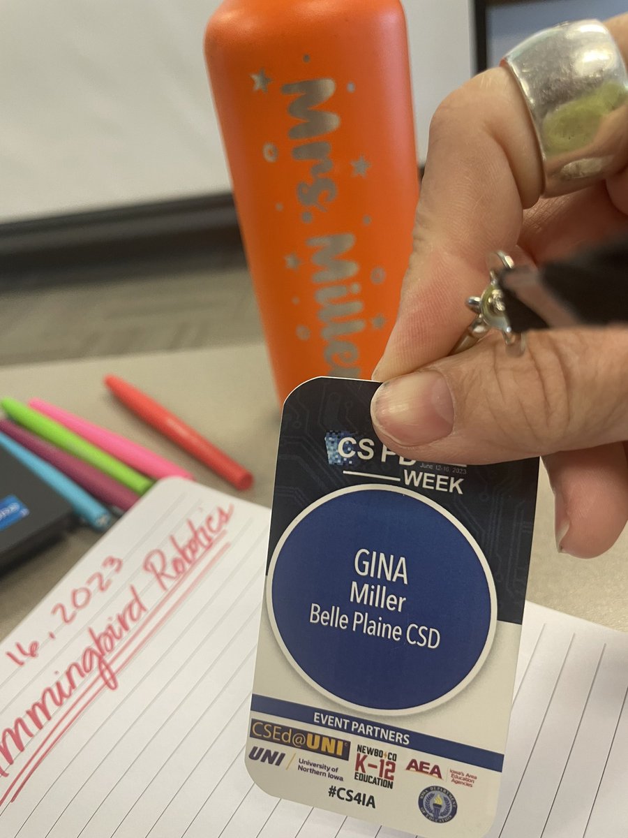 GinaBeckMiller's tweet photo. @BelPlaineCSD @IowaCSTA @DLGWAEA @csteachersorg @birdbraintech @CodeJoyEdu #cs4iowa HUMMINGBIRD ROBOTICS DAY!! https://t.co/9HY95Asx7x