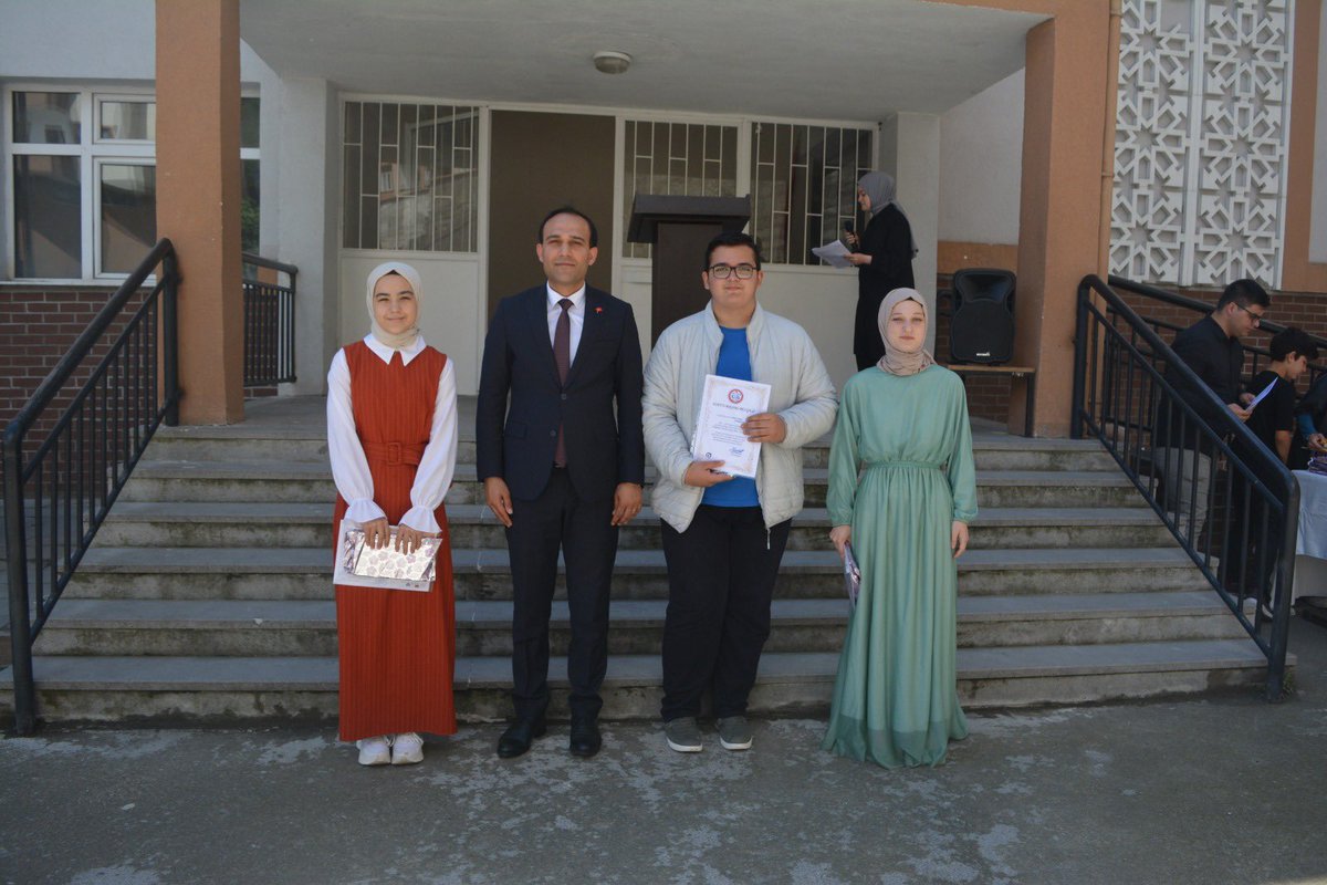 MilliBorcka's tweet photo. 2022-2023 Eğitim Öğretim yılı kapanış töreni İlçemiz İmam Hatip Ortaokulunda; Murgul Kaymakamı Borçka Kaymakamı V. Sayın Yunus TEKÇE, Belediye Başkanı Sayın Ercan ORHAN, İlçe Milli Eğitim Müdürü Sayın Bayram BAKIR,kurum amirleri ve velilerin katılımı yapıldı. https://t.co/9mnpnYFYSV
