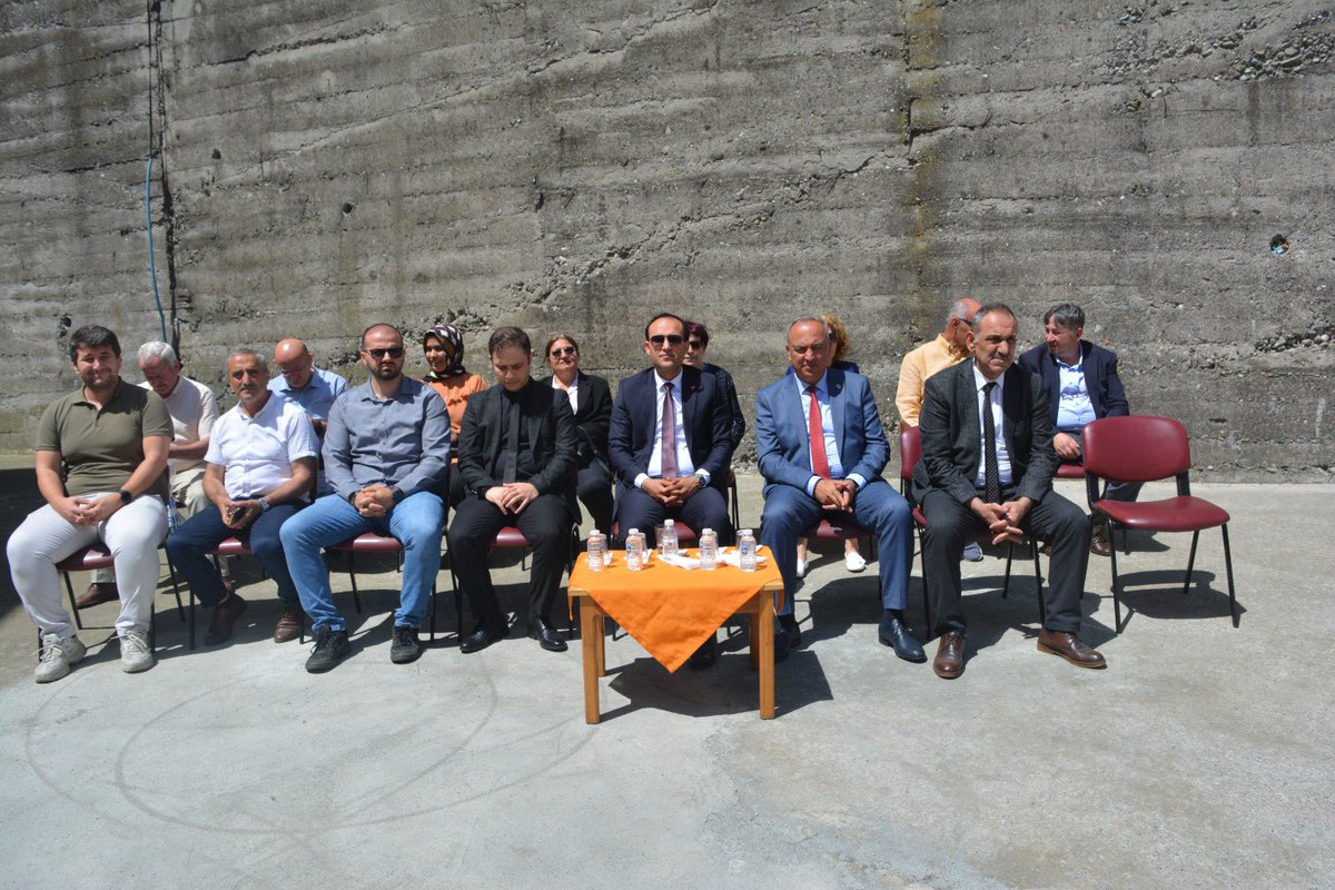 MilliBorcka's tweet photo. 2022-2023 Eğitim Öğretim yılı kapanış töreni İlçemiz İmam Hatip Ortaokulunda; Murgul Kaymakamı Borçka Kaymakamı V. Sayın Yunus TEKÇE, Belediye Başkanı Sayın Ercan ORHAN, İlçe Milli Eğitim Müdürü Sayın Bayram BAKIR,kurum amirleri ve velilerin katılımı yapıldı. https://t.co/9mnpnYFYSV