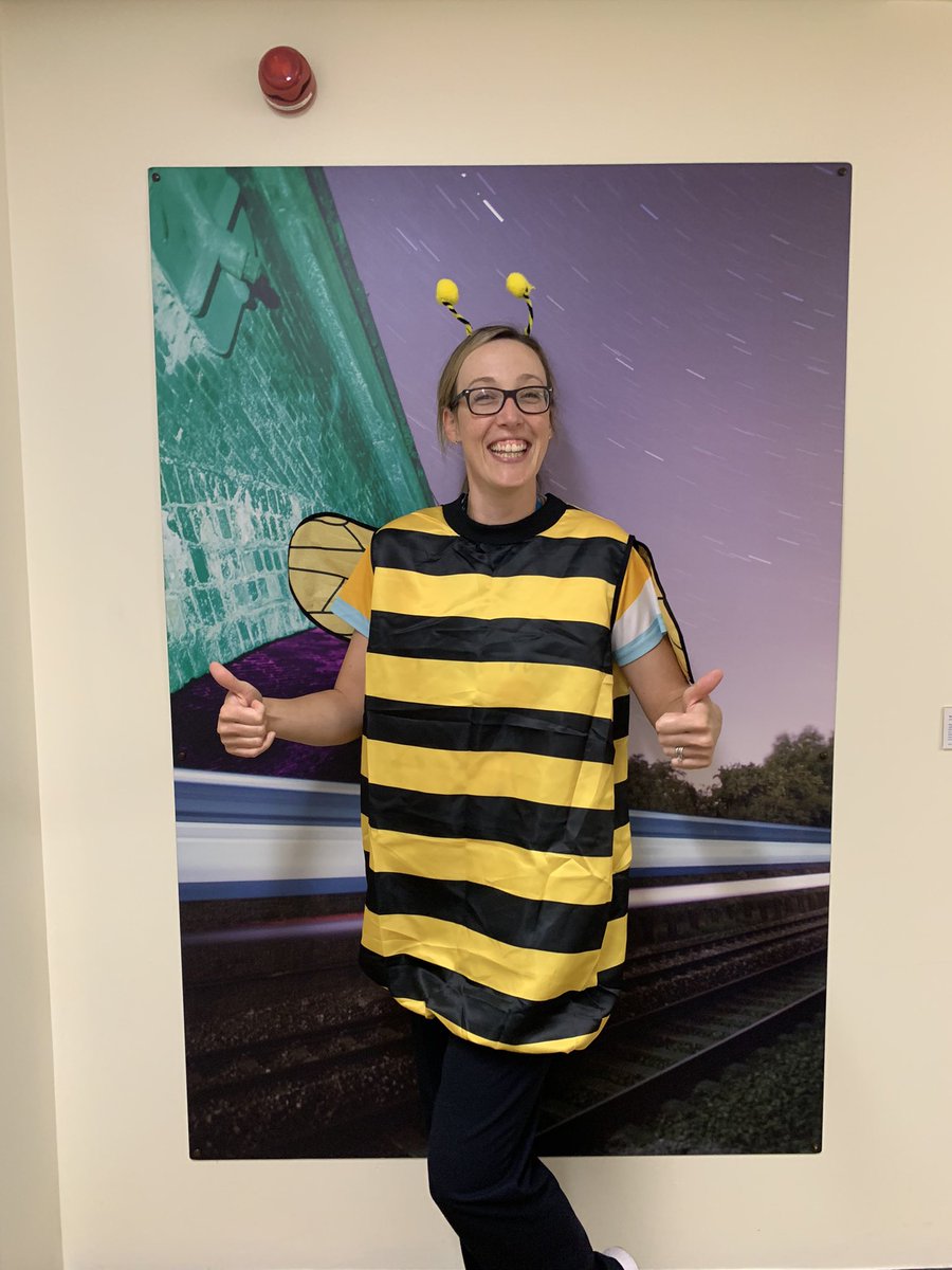 The best outfit you’ll see for wear yellow for  #CFWeek 💛🐝🫁🤩 @nhodgsonphys @PearceWardMFT @cftrust