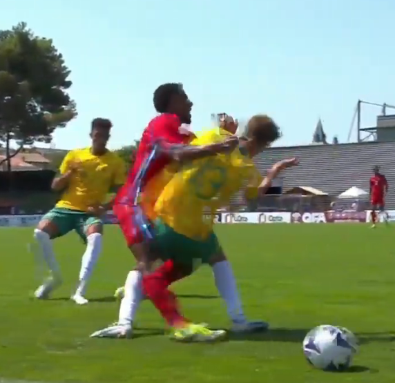 WestSydney's tweet photo. Called that 15 minutes ago. What a moron. That was a cocked elbow into the chest with the ball nowhere near, that could easily have been a violent conduct straight red. #AUSPAN. https://t.co/cnouAO5nyD