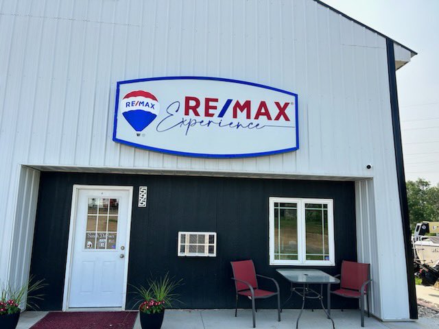 More news coming soon from RE/MAX Experience! Sneak peek…Stay tuned! #remax #experience #siouxland