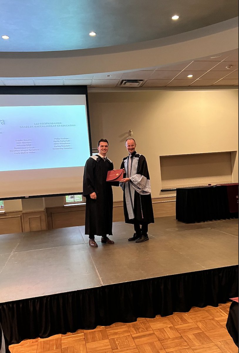 Je suis ravi de vous annoncer que je viens de terminer mes études à la Faculté d’Éducation de l’Université d’Ottawa!  Un gros merci à tous les professeurs formidables et les enseignants accompagnateurs qui ont joué un rôle essentiel dans la construction de mon parcours éducatif.