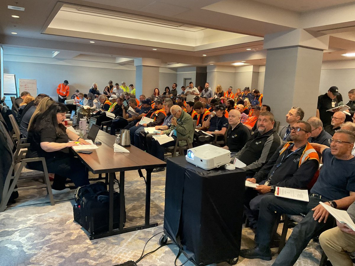 Unifor2002's tweet photo. Congratulations to the members of #GTAA (Greater Toronto Airports Authority) for overwhelmingly ratifying their four year agreement with an impressive 80 percent majority. #unifor #unifor2002 #canlab https://t.co/x0FjUJ2QvR