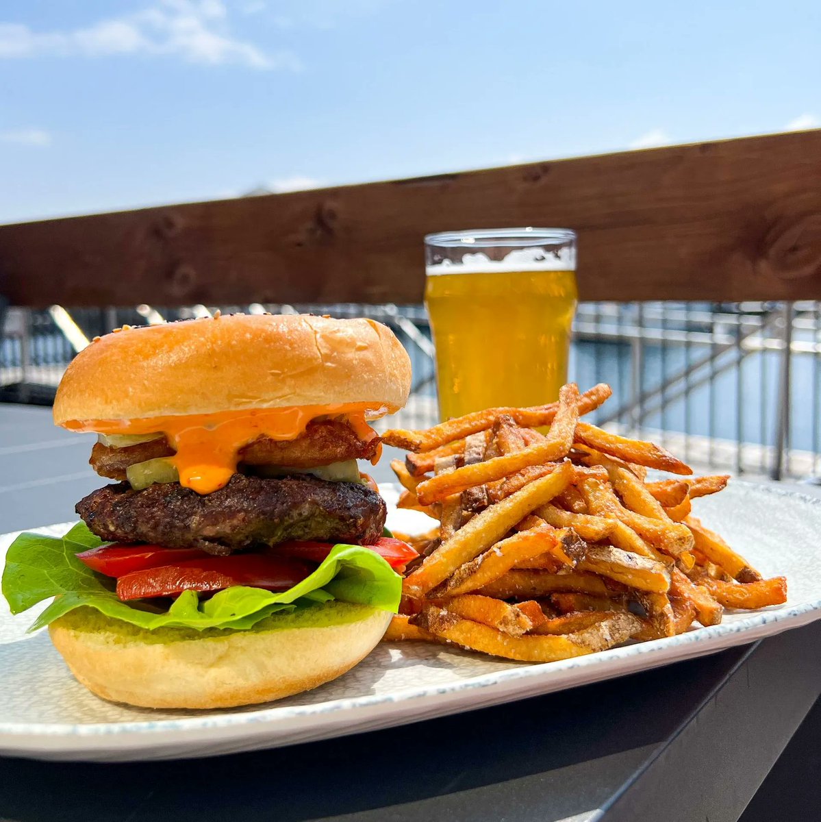 Join us at The Patio at AquaTerra all weekend long and sink your teeth into our Father’s Day 🍔&amp;🍺 special 

Enright Cattle Co. Beef Burger on an everything spiced brioche bun with a side of house-cut fries paired with a cold pint of Spearhead Brewing Company draft

<a href="/AquaTerraYGK/">AquaTerra</a>