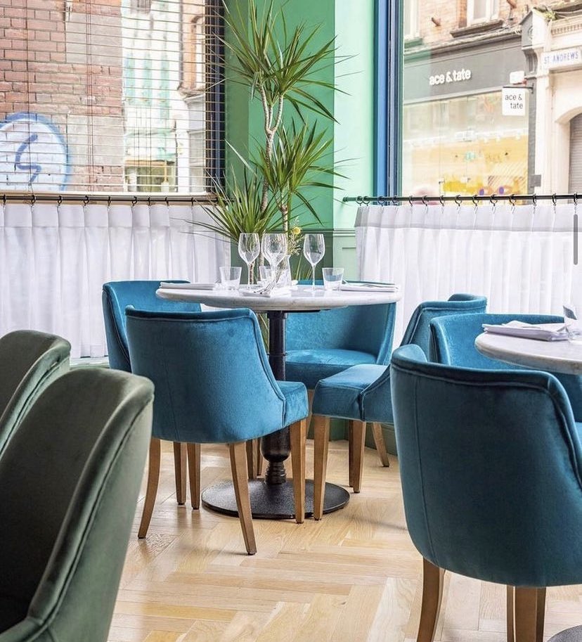 Grab a window seat and watch the world go by 👀 

It’s the perfect setting for Friday Lunch 🍴 

 #dublindining #dublineats #irish #food #irishfood #irishfoodproducers #jamieoliver