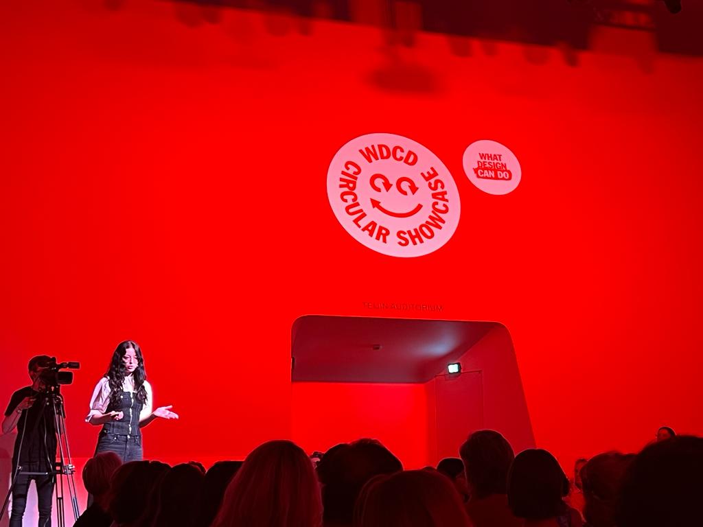 WhatDesignCanDo's tweet image. &quot;Resortecs is changing the recycling game, simply by heating the stitches.&quot; says Magdalena from the @Resortecs team. Only 1% of garments are currently recycled, because they&apos;re hard to disassemble – the brilliant solutions from Resortecs make this easier. #WDCDCircularShowcase