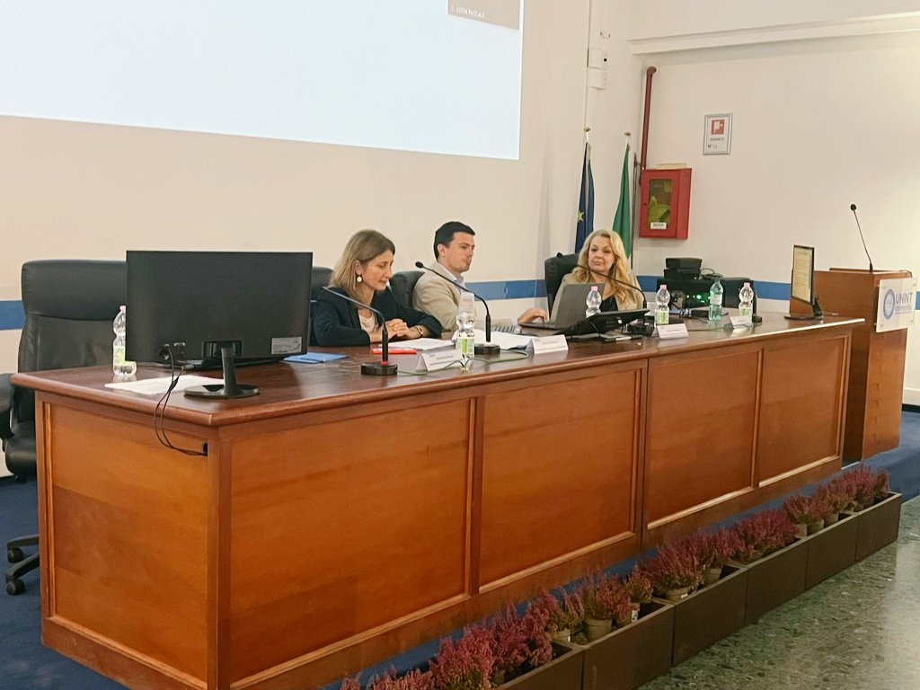 LorenzoTerm's tweet photo. 🇮🇹 Un piacere e un onore avere la Consigliera @DelPapaGiuliana @ItalyMFA a chiudere la Scuola di Economia, Relazioni Internazionali e Diplomazia (SERID) di @UnintUniversita portando l'esperienza diretta di #UAP in tema di #Publicdiplomacy. https://t.co/7AfOeXdCYa