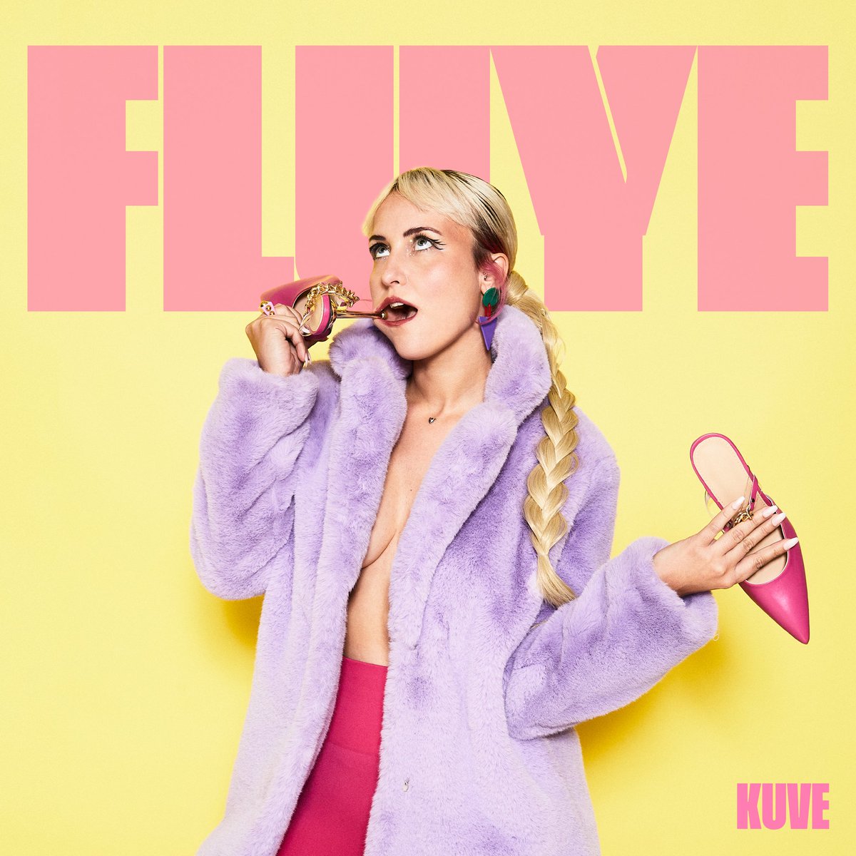 El tema que ha sacado <a href="/soyKuve/">K U V E</a> es lo que se podría definir como un auténtico “rompepistas”. Otro adelanto de lo que será su nuevo disco “No Drama” y que sin duda se convertirá en un punto y a parte en su carrera. ¡A bailar! 🔥🔥

Escucha “Fluye” aquí 👉 bit.ly/3qM5Ueb