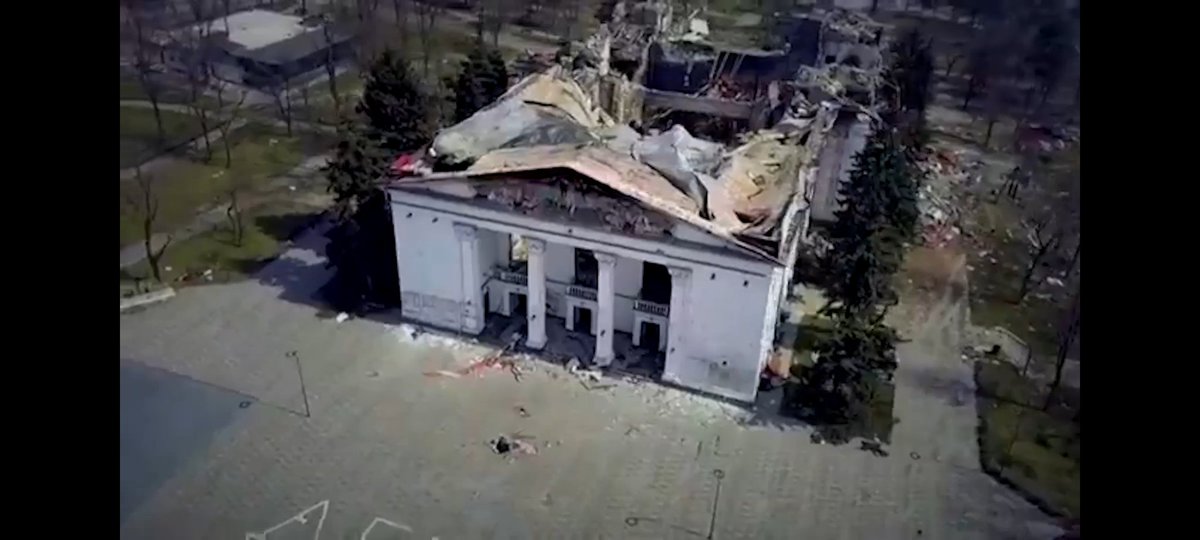 CentroGravPerm's tweet photo. Si os gusta ver las cosas de estreno, tenéis el nuestro hoy viernes a las 22 en @CanalRed_TV Y empezamos con la guerra en Ucrania, con las cosas claras: "Guerra a la guerra". Os esperamos. https://t.co/PpJnkTimBB