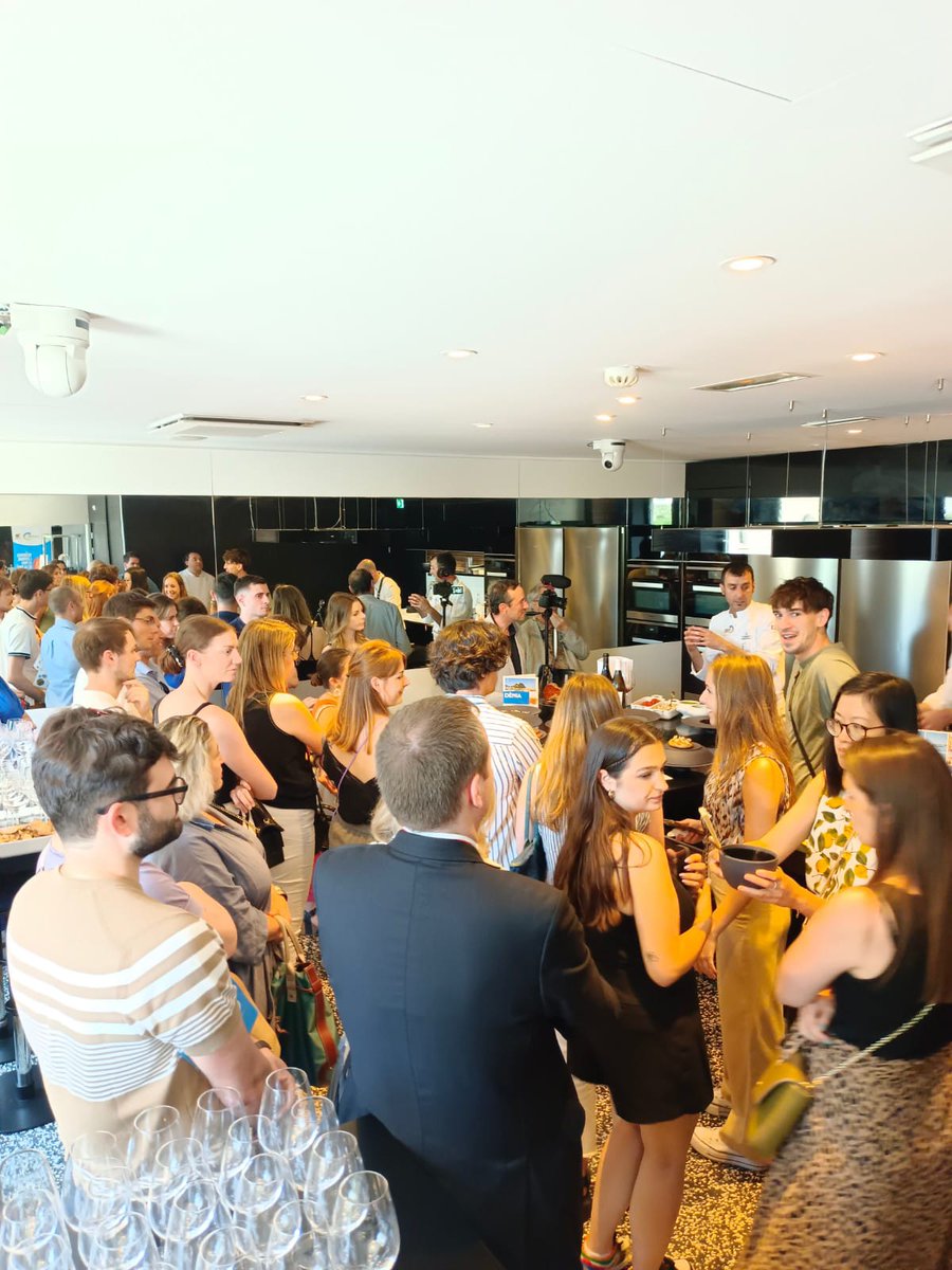 GVAturisme's tweet image. 🍽️¡El #DíaMundialdelaTapa en el Lyon Street Food Festival, en Francia, sabe a Dénia!

😋Así han disfrutado de la gastronomía de La Marina Altaprescriptores, periodistas y agentes