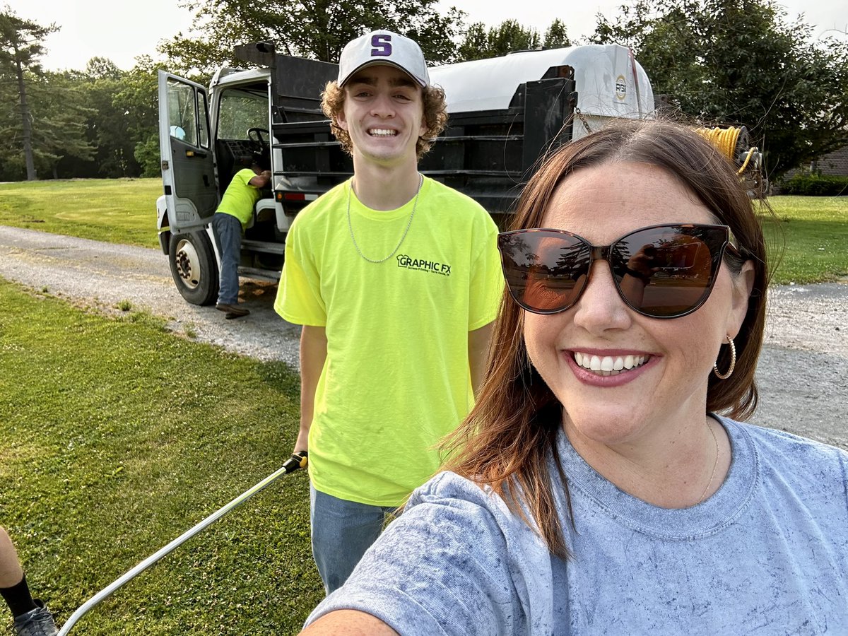 Jen_Thompon's tweet photo. @wtwonews is spending this #FoundersDayofCaring planting trees in our communities of Sullivan & Crawford county! #NexstarCares #NexstarNation #WTWO #FoubdersDay2023 #YourNewsNow #DayofCaring https://t.co/SSiTCNZZpC