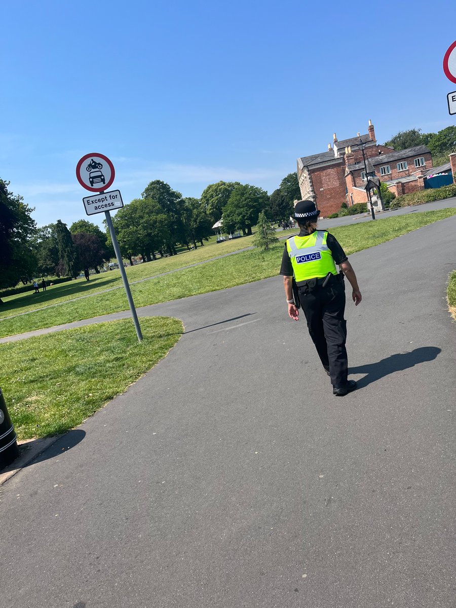 Today PCSO WILKINSON and PC KAUR have conducted patrols in and around Bearwoods, speaking with members of the public around any concerns they may have. @SandwellPolice @cllrbpiper @NickyCllr