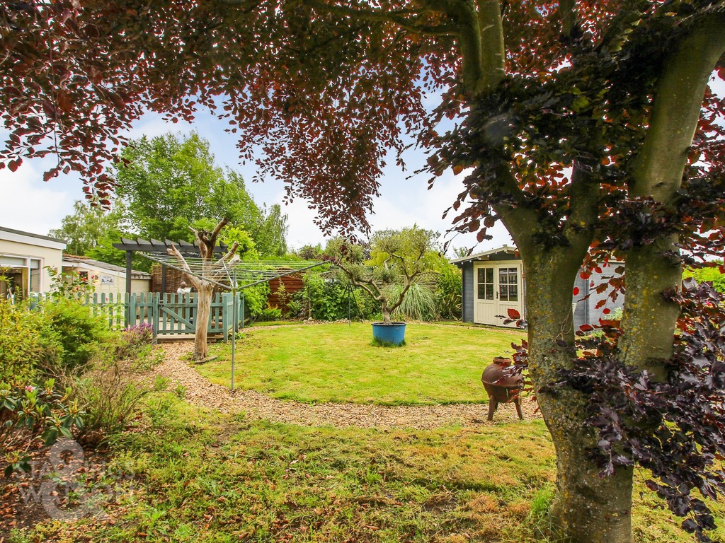 Semi-Detached Home | Period Former School House | Two Characterful Receptions | Three Ample Bedrooms | Mature Gardens with Summer House | Planning Permission to Extend Kitchen

Guide Price £375,000
📍 The Street, Rushall
🏡 View Full Details Here: ow.ly/gPrb50OPTIK