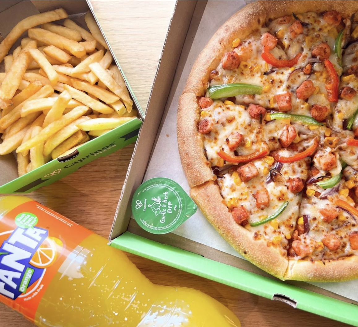 Fancy a Friday night in? 🍕 🎬 

Indulge in @caprinospizza pizza perfection offer 🤤 you get a medium pizza, a tasty side and a refreshing drink of your choice all for £17.99 💥 

#winsfordcross #cheshire #foodie #caprinos #pizzatime #caprinospizza