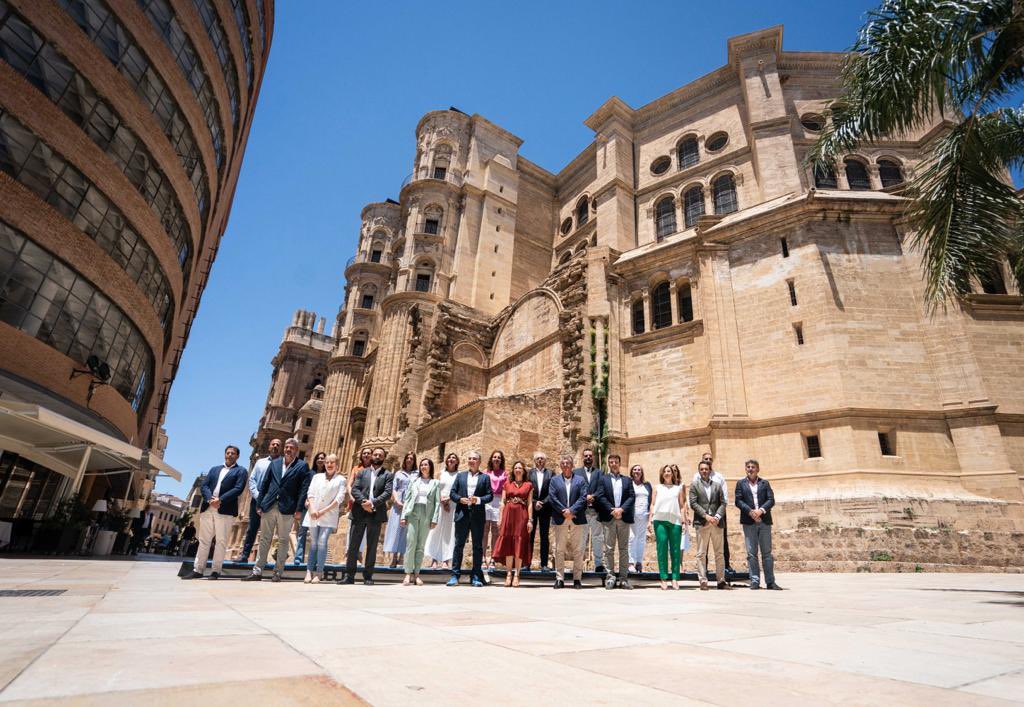 💙PP: “Málaga saldrá ganando el 23J con esta candidatura que es la combinación perfecta de experiencia y compromiso”
· La formación elige la Catedral para la foto de la lista al Congreso y al Senado como símbolo del abandono de Sánchez y compromete la aportación para el nuevo