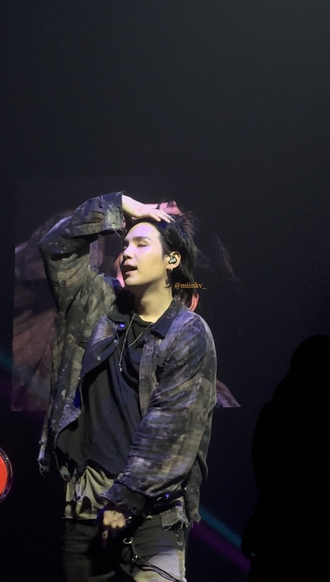 miinkv_'s tweet photo. HOT AF VS CUTE AF 

#D_DAY_TOUR_SINGAPORE https://t.co/SYfViRaCIZ