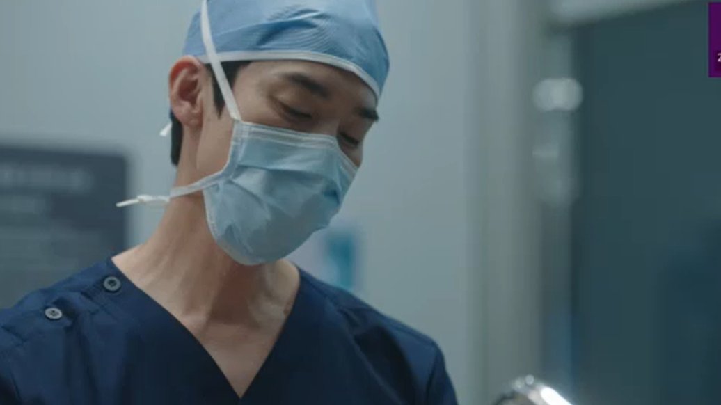 eun__xx__'s tweet photo. "Whenever you enter the OR, you doze off and get carried on the back(?)"

"How do you even still remember that one moment I just wasn't in good condition?"

"There's one time he confronted me. He said "aren't you being too harsh on her?" 

SO THIS WAS THE BEEF😭
#DrRomantic3Ep15 https://t.co/PtmkqOQcCk