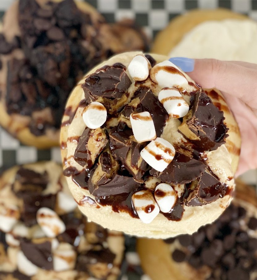 2 things Dad loves:
You &amp; Cinnamon Rolls. 💜
Order the Dad Box NOW!