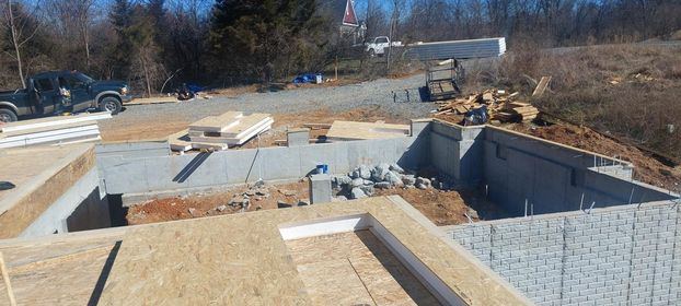 SIPAtweets's tweet image. FAQ Friday: How fast can SIPs be installed?
According to a third-party study by R.S. Means, a properly trained SIP installation crew can cut framing time by 55% compared to conventional wood framing.

#SIPsBuildBetter #QuickInstallation
sips.org/publications/f…