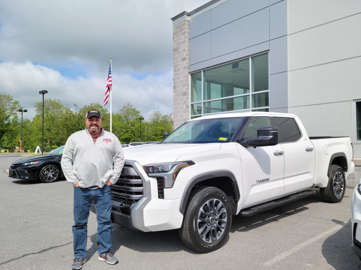 Todd Gardner pick up is NEW ‘23 Tundra 🤍 congratulations 🎊 and thank you for choosing Coggins!

#cogginstoyotaofbennington #benningtonvt #manchestervt #hoosickfallsny #rutlandvt #berkshires #pittsfieldma #southernvt #cogginsautogroup #toyota #toyotatundra #tacoma...