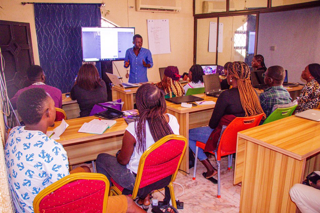 Princeponfa's tweet photo. Exciting news! 

The much-anticipated @code_plateau 6.0 Digital Marketing class has kicked off with  @Joe_heman leading the way as the instructor. 

Get ready to take your marketing game to the next level! 

#CodePlateau https://t.co/YuE9qnNqJq