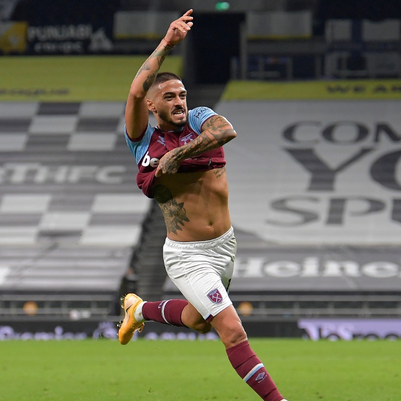 WestHam's tweet photo. A jewel on and off the pitch 💎

@ManuLanzini leaves a true Hammers hero ⚒️