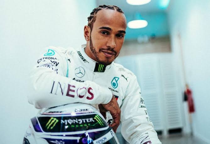 Lewis Hamilton in white supremacy 🤍