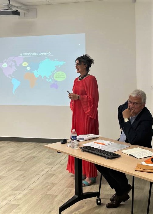 la_CNAPE's tweet photo. Journée d'étude @la_CNAPE-@URIOPSSBretagne #RobertLafore, professeur émérite de droit public et @SaraCalmanti, directrice du CREAI bretagne interviennent respectivement sur les tensions traversées par la #protectionenfance et sur l'approche comparative des systèmes dans le monde. https://t.co/Gw7TnQZogY