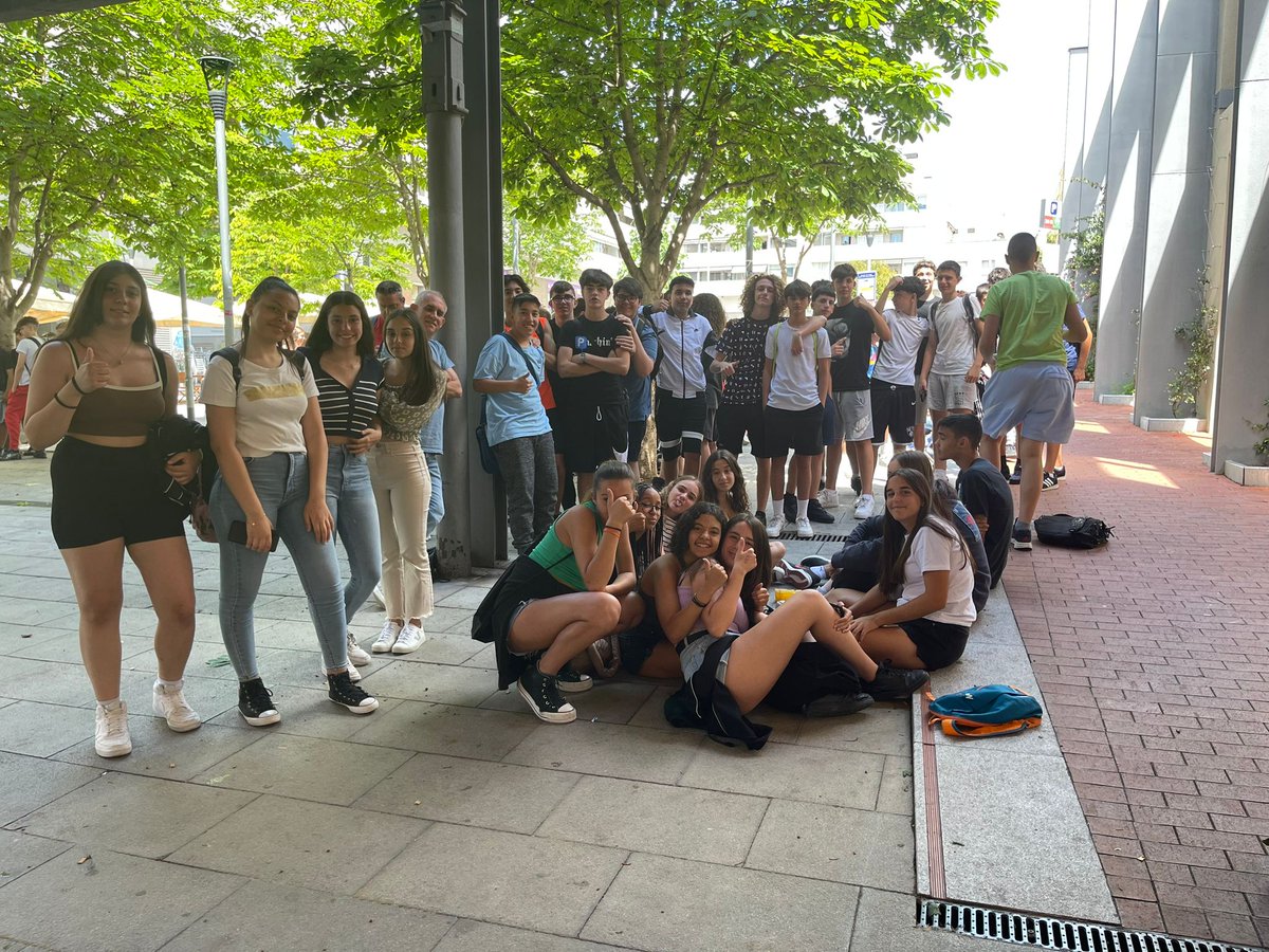 SalesiansTER's tweet photo. #SECUNDÀRIA L'alumnat de 3r d'ESO, juntament amb 500 alumnes d'altres centres de Terrassa, participem en la #TRSada23, una gimcana tecnològica per a descobrir el patrimoni de la ciutat mitjançant proves creatives i col·laboratives fent ús de les aplicacions 📱🙌🏼 #wmcp23 https://t.co/YxlhdXdzCg