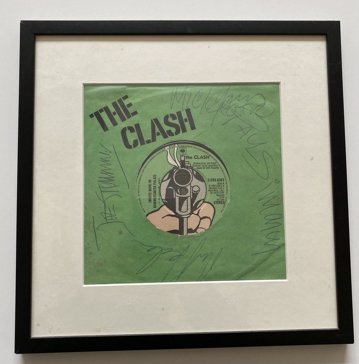 DarrenInstrall's tweet photo. 45 years ago today my favourite record of all time was released - the mighty White Man in Hammersmith Palais. As relevant today as it was then. “If Adolf Hitler flew in today, they’d send a Limousine anyway”
#TheClash #PunkAndNewWave https://t.co/Om8oxXM8wi
