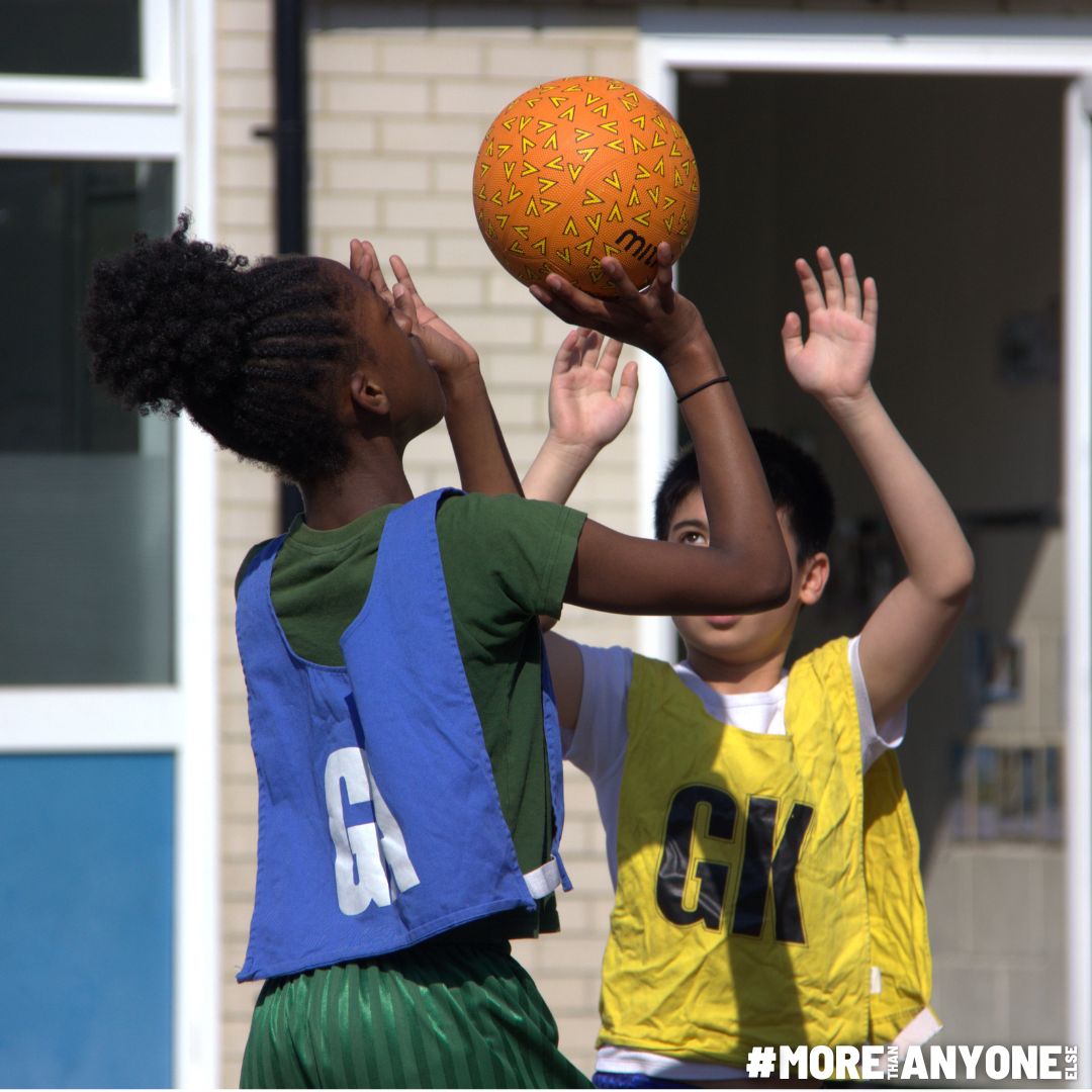 It was a warm 🥵 one at our Mini Netball League yesterday evening.
👏 Well done to all schools that played last night.
#netball #netballleague #morethananyoneelse
@youthsporttrust @LondonSport @sportengland @EnglandNetball @NetballWorldCup