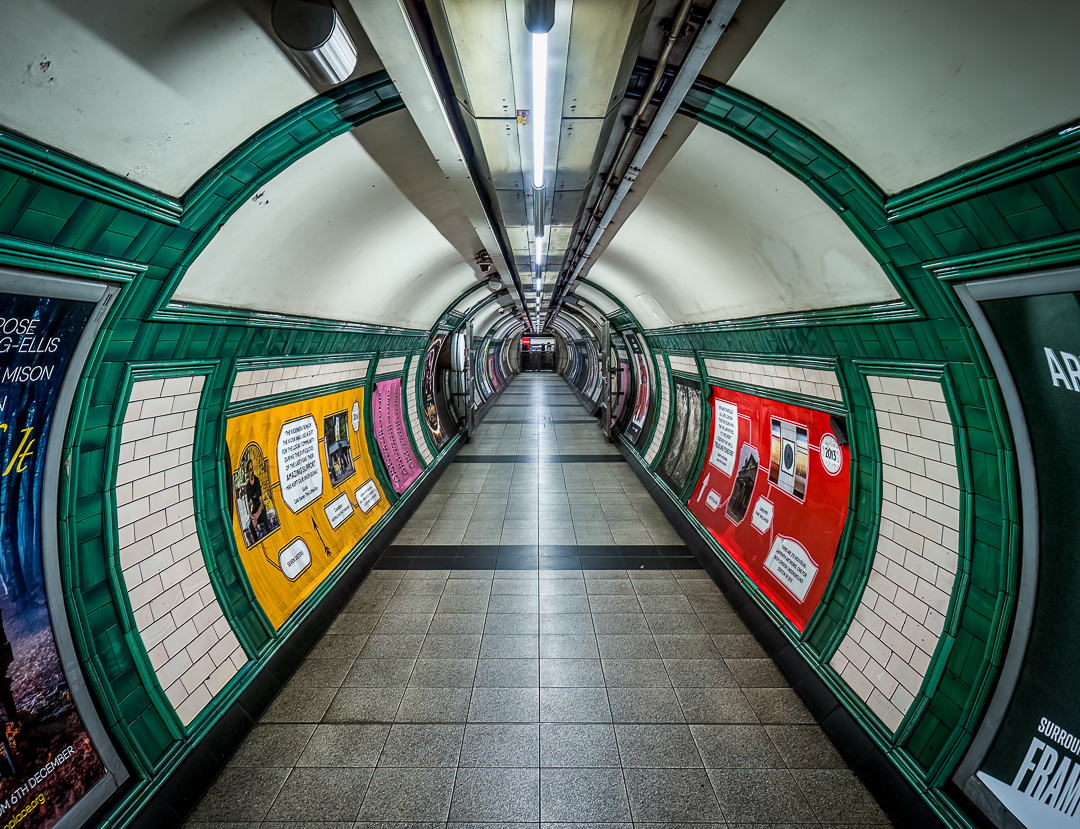 NigelStanley's tweet image. 4/5 London's transport The tunnel between the #Bakerloo and Northern lines at Embankment tube.

love the #tiles 
#photography #london #symmetry #leadinglines #LondonUnderground
