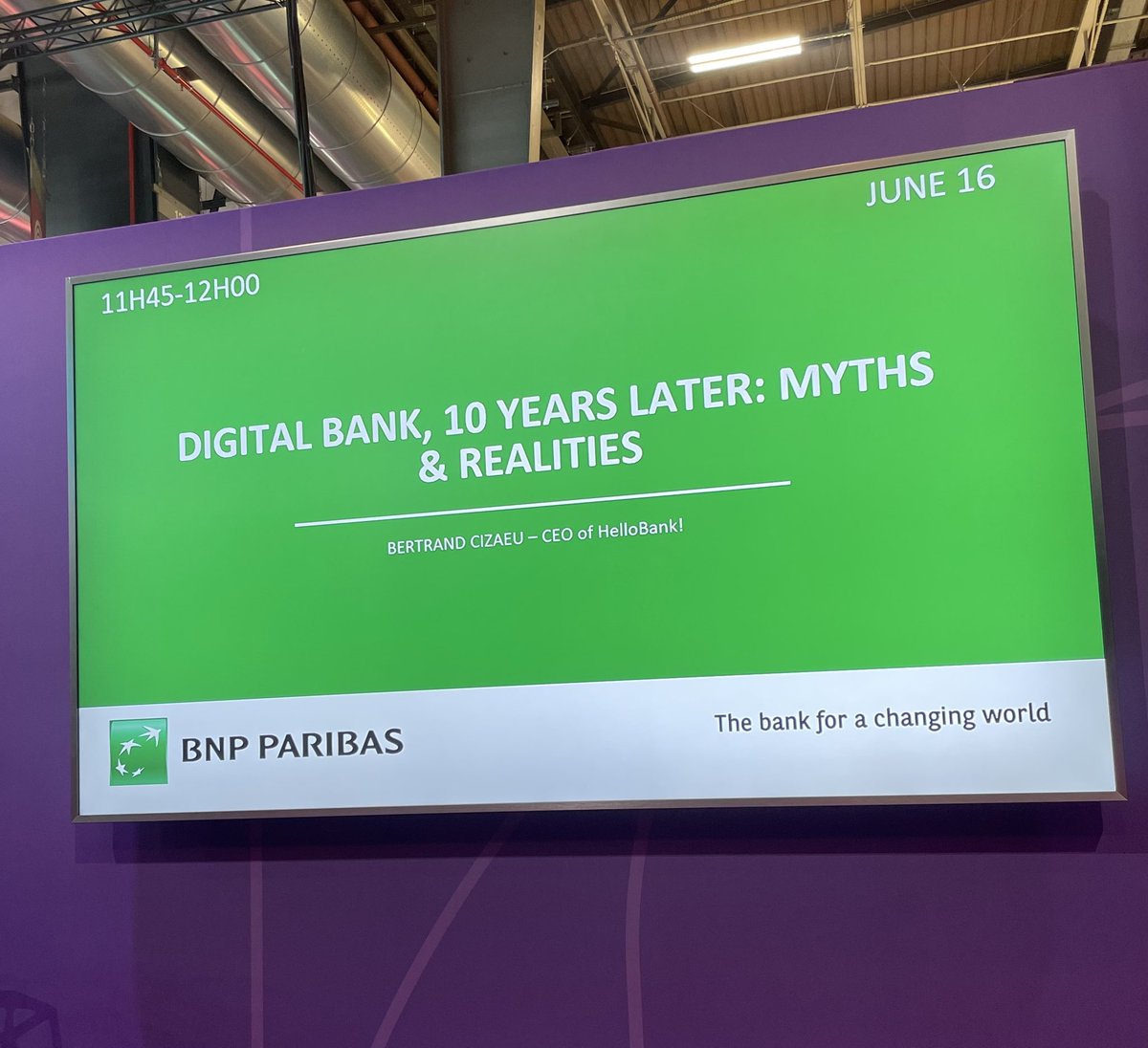 Hello bank! France tweet media