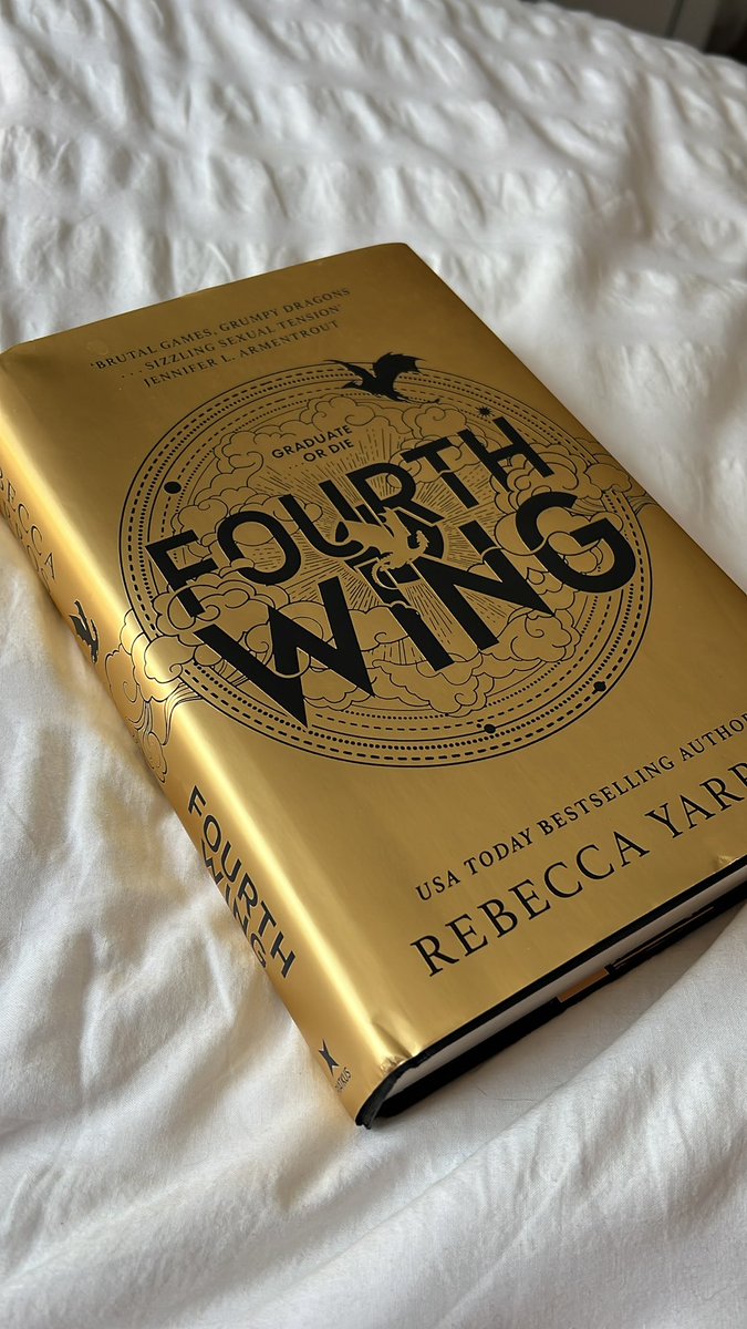 Like the rest of the world, I have absolutely been suckered into the #FourthWing by <a href="/RebeccaYarros/">Rebecca Yarros</a> 😍🐉🙌🏻 100 pages off finishing and I’m not ready for this to end!

#booktwt #booktwitter #fantasybooms