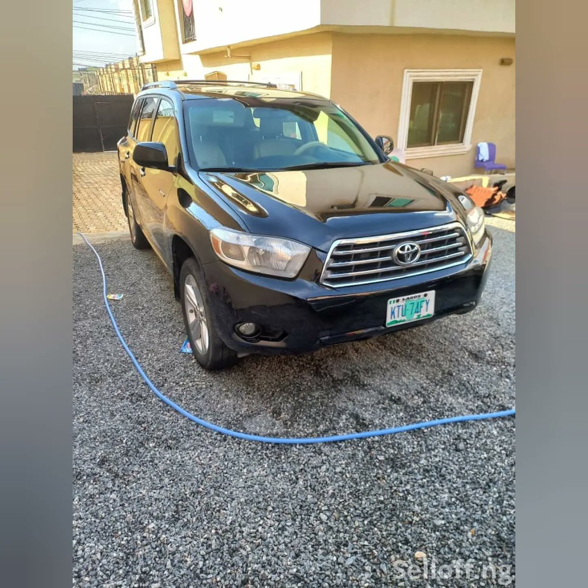 Selloffng's tweet photo. Neatly used (TOKUNBO STANDARD) Toyota Highlander, 2009 model 

Limited edition, V6 Engine with Thumbstart (Keyless Entry), reverse camera, Creamy Leather interior.
PRICE: ₦6,150,000

Visit our website via our bio to purchase. 

 Landlord Zenith Bank Ungrateful Canada BALOGUN https://t.co/VT46yUGt5c