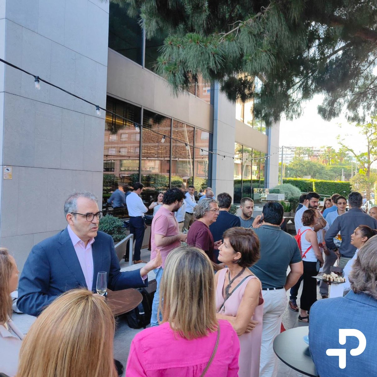 ProdwareES's tweet photo. 🙌 Ayer celebramos la #inauguración de nuestra nueva #oficina de #Prodware en #Barcelona con muchos de nuestros compañeros y clientes. Disfrutamos de una estupenda compañía en un espacio único en plena #AvenidaDiagonal, ¡gracias por acompañarnos y hacer #equipo! 😉
#BeProdware https://t.co/hc896DdBBR