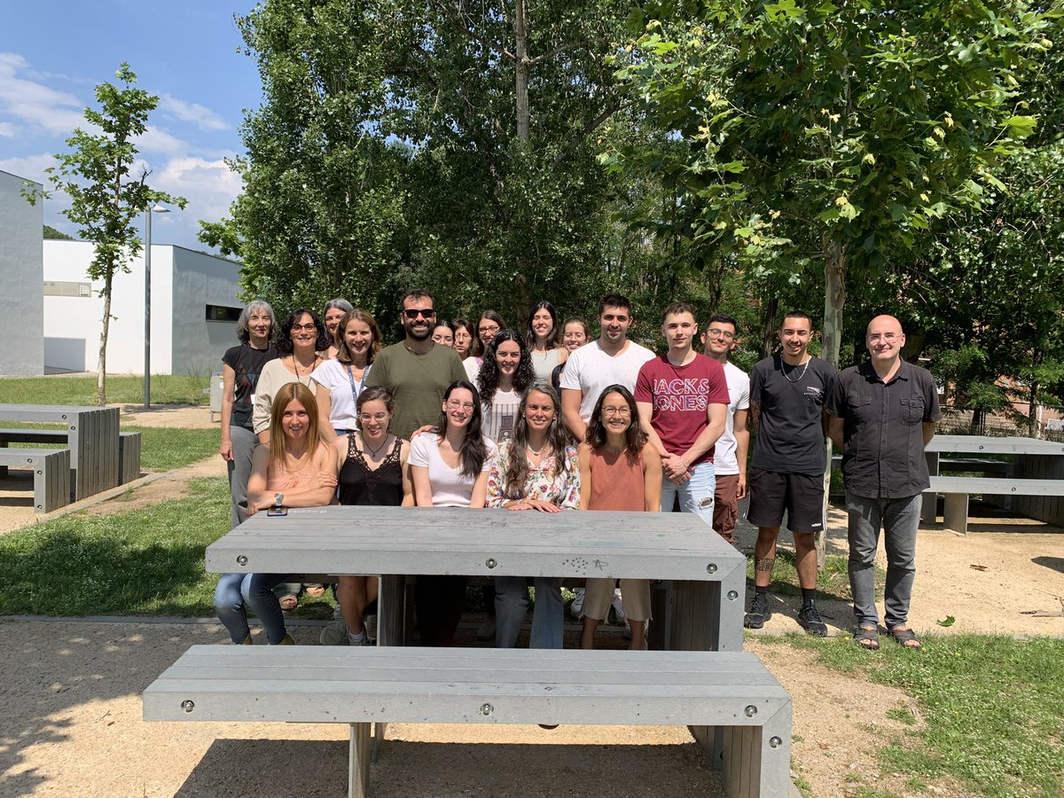 emaalcub's tweet photo. Ahir vam celebrar el primer TFGM’s Day del SGR CIMiT (Càncer, Inflammació, Microbiota i Teràpies)🤩 Estudiants de grau i màster van presentar els seus treballs de recerca. Felicitats i gràcies!! Hem gaudit molt!! https://t.co/AnDFsLhS9a