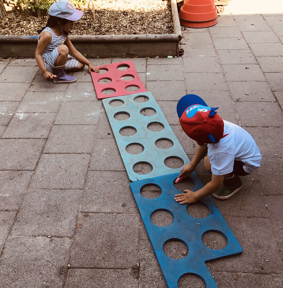 BSNJSL's tweet photo. Mathematical experiences can happen anywhere! 🎲🫧
#JSLFoundation1
#big Numicon
#bubbleseveryday https://t.co/LobG9Q2CZN