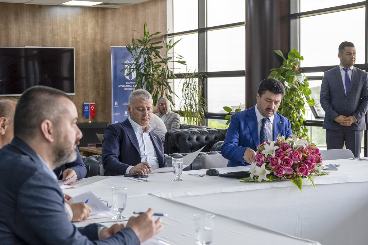 SubuOfficiall's tweet photo. 👥 Üniversitemizin Teknoloji Geliştirme Bölgesi'nde konuşlanacak Nehir Teknokent'in ilk yönetim kurulu toplantısı gerçekleştirildi.

Toplantıda teknokentin genel müdürlüğüne Doç. Dr. Barış Boru atandı.

Detaylar 👇
🔗 https://t.co/zOXNg5Hsyx https://t.co/cLpHnnxAx9