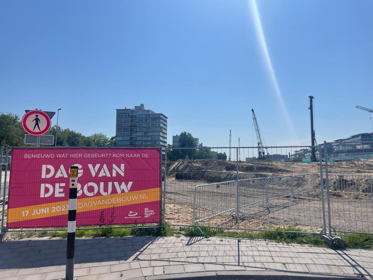 We zijn druk bezig om alles klaar te maken voor morgen. Breng jij een bezoekje in Amstelveen, Ouderkerk a/d Amstel of de Schipholbrug tijdens de Dag van de Bouw? 

Onze bouwplaats is open tussen 12.00 en 16.00 uur.
Meer info: bezoekerscentrum.rijkswaterstaat.nl/SchipholAmster…

#DagVanDeBouw #DeBouwMaaktHet