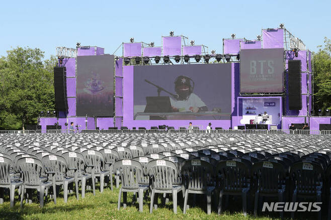 _candyclover's tweet photo. ภาพบรรยากาศบางส่วนของอีเวนต์ #2023BTSFESTAatYeouido ที่จะจัดขึ้นในวันพรุ่งนี้ (เสาร์ 17 มิ.ย.) ณ สวนสาธารณะยออีโดฮันกัง กรุงโซล เกาหลีใต้

PIC: Newsis, Yonhap News https://t.co/LZak8PHtXE