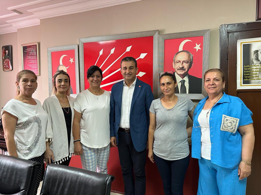 Cumhuriyet Halk Partisi Adana Milletvekilimiz Burhanettin Bulut, ilçe binamızda bizleri ziyaret ederek, çalışmalarımız hakkında görüş alışverişinde bulunduk. Hoş sohbeti ve nazik ziyareti dolayısıyla teşekkür eder, çalışmalarında başarılar dileriz. 
<a href="/eczburhan/">Burhanettin Bulut</a>