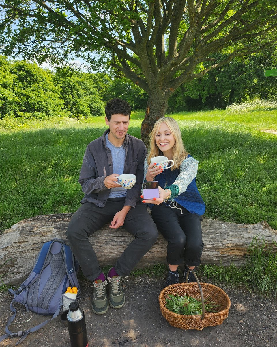 fearne cotton (@fearnecotton) on Twitter photo #ad I may not know the difference between hogweed and cow parsley, but with my <a href="/SamsungUK/">Samsung UK</a> Galaxy Z Flip4, I can forage like a pro. Just call me Fearne of the Forest 🌿📱🍄
#TeamGalaxy #ad I may not know the difference between hogweed and cow parsley, but with my <a href="/SamsungUK/">Samsung UK</a> Galaxy Z Flip4, I can forage like a pro. Just call me Fearne of the Forest 🌿📱🍄
#TeamGalaxy