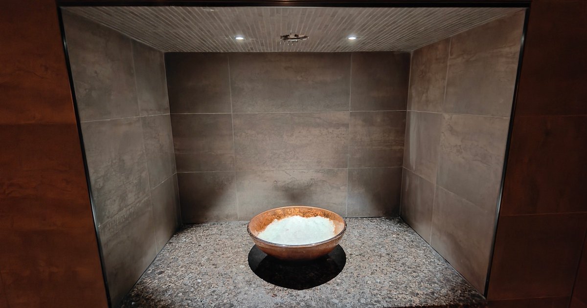 Topline_PW's tweet photo. Hands up who could do with this about now? 🥵
Keep your cool with Topline! 🧊🧊🧊 😎
#icefountain #icestation #iceroom #icechute #WellnessJourney #spadesign #spaconstruction https://t.co/NVjoyKzC54